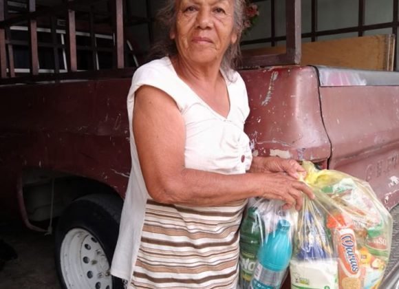 Entrega de Despensas Entrega de Despensas